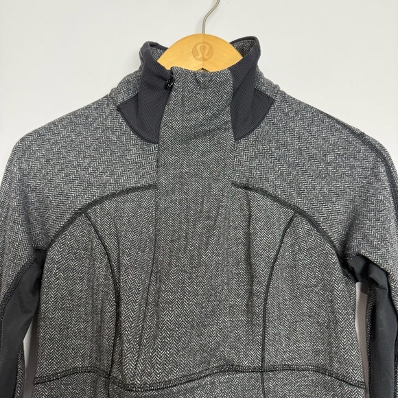Lululemon Base Runner 1/2 Zip Heathered Herringbone Heathered Black Black Size 6 - Picture 2 of 6